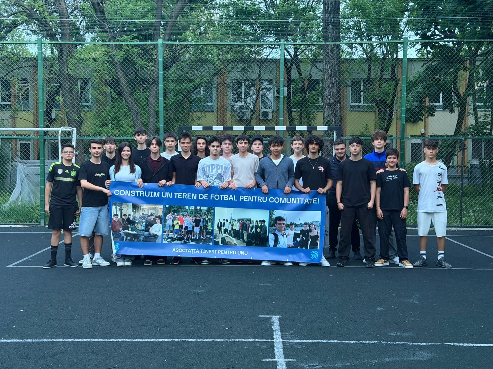 Am obținut reabilitarea terenului de fotbal din Pajurei 15A